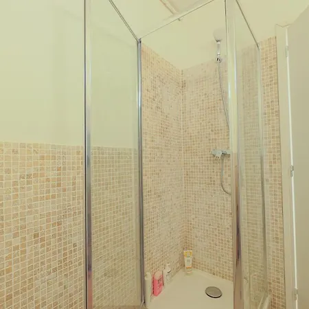 Apartman Montmartre 18 *